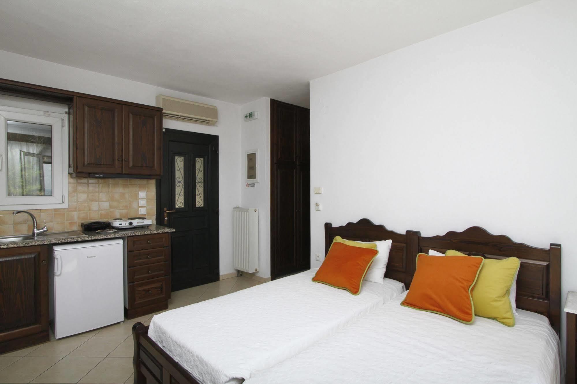 מירינה Amygdalies Apartments מראה חיצוני תמונה